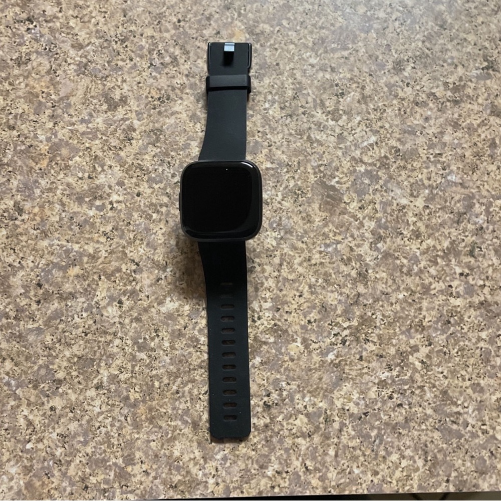 Fitbit Versa 4 in the color black